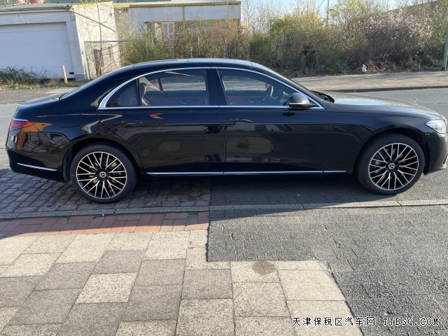 平行进口23款奔驰S580商务轿车4.0T大V8港口最新行情配置