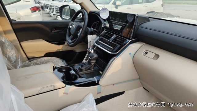 酷路泽LC300 3.5TT沙特版配置丰富落地多钱