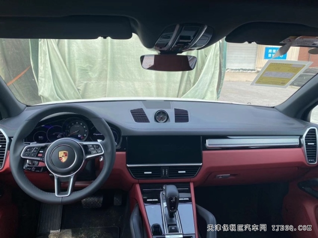 23款美规保时捷卡宴3.0T铂金版高配波尔多红港口售价105万左右