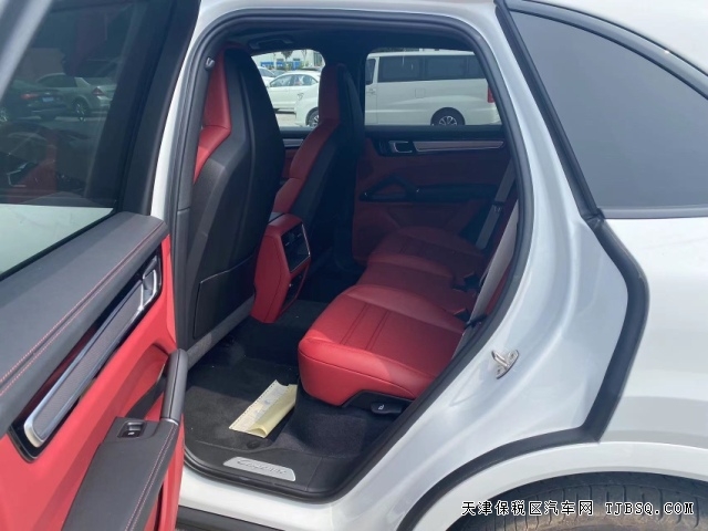 23款美规保时捷卡宴3.0T铂金版高配波尔多红港口售价105万左右