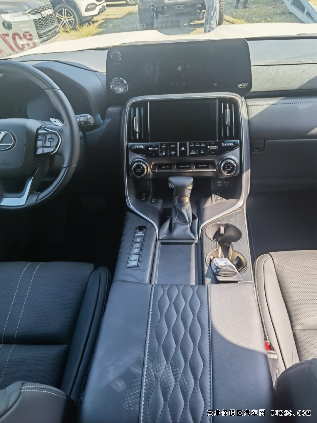 库存积压严重雷克萨斯LX600四座超豪华版本港口抄底价格170多万可分期