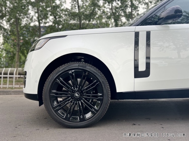 天津港23款路虎揽胜行政4.4T汽油长轴大V8现车在售可分期购车