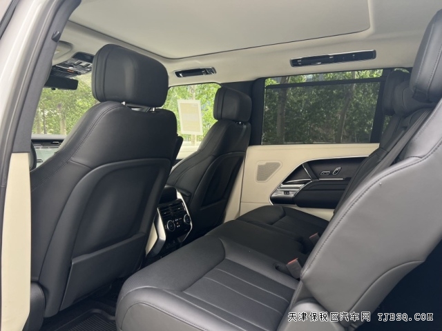 天津港23款路虎揽胜行政4.4T汽油长轴大V8现车在售可分期购车