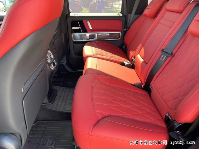 稀有车型23款奔驰AMG G63熊猫版个性化配置和配色港口现车可分期