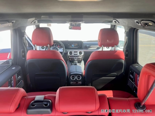 稀有车型23款奔驰AMG G63熊猫版个性化配置和配色港口现车可分期
