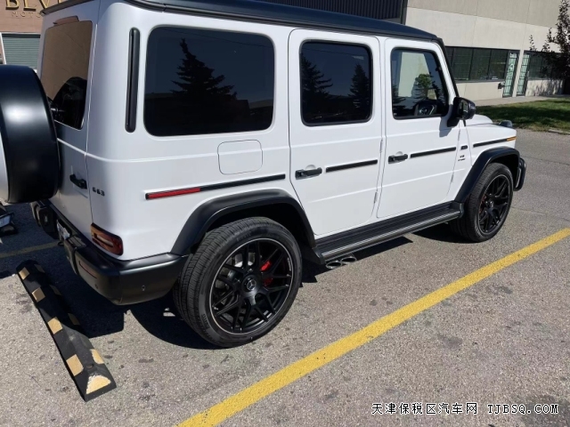 稀有车型23款奔驰AMG G63熊猫版个性化配置和配色港口现车可分期