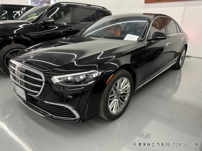 平行进口23款奔驰S580 对比中规至少能省10万