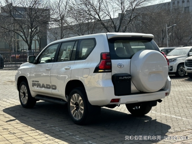 柴油版中东丰田霸道2800硬派越野车致富路上好帮手港口最低配只需49万