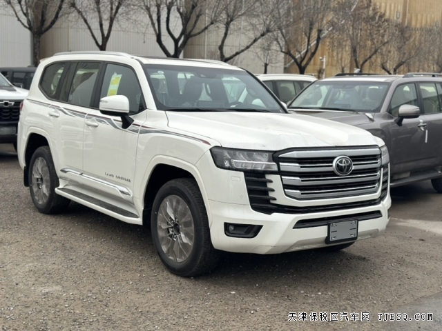 平行进口中东版24款丰田酷路泽LC300科威特版满配港口最新行情