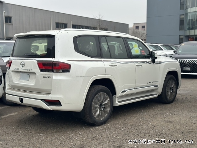 平行进口中东版24款丰田酷路泽LC300科威特版满配港口最新行情