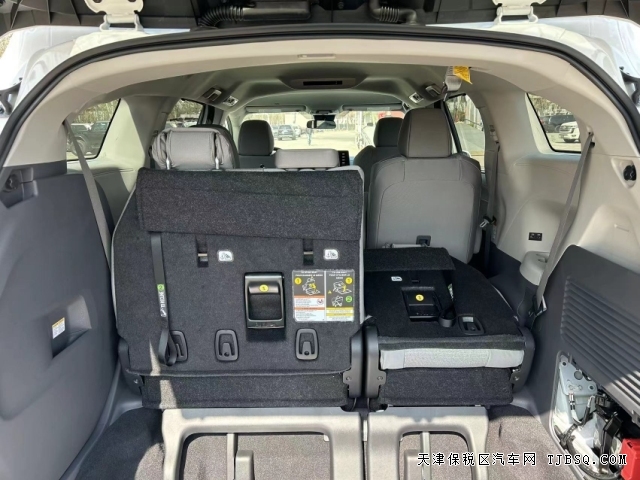 纯进口24款丰田塞纳四驱MPV港口售价四十多万你值得拥有