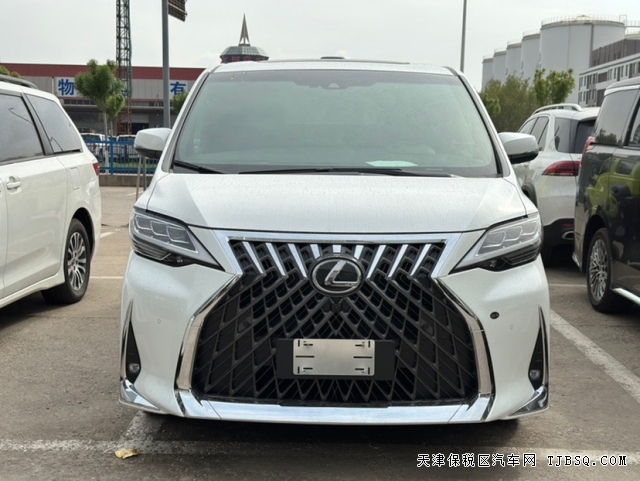国六B23款雷克萨斯LM350豪华商务车搭载3.5L发动机港口绝版车型