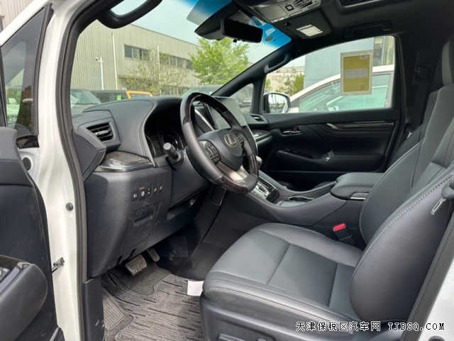 国六B23款雷克萨斯LM350豪华商务车搭载3.5L发动机港口绝版车型