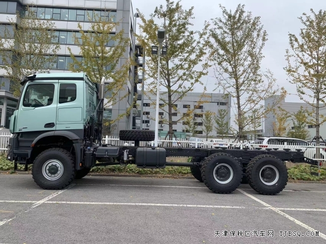 平行进口奔驰阿洛斯6X6重型越野房车底盘天津港口现车