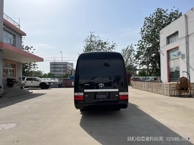 考察一号丰田考斯特12座4.0L黑武士版天津现车108万售全国