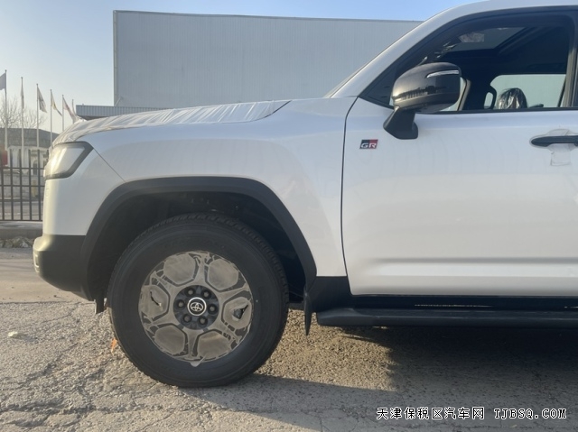 23款丰田LC300酷路泽3300柴油版3.3T硬派越野超长续航里程