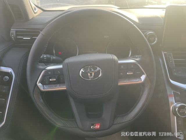 23款丰田LC300酷路泽3300柴油版3.3T硬派越野超长续航里程