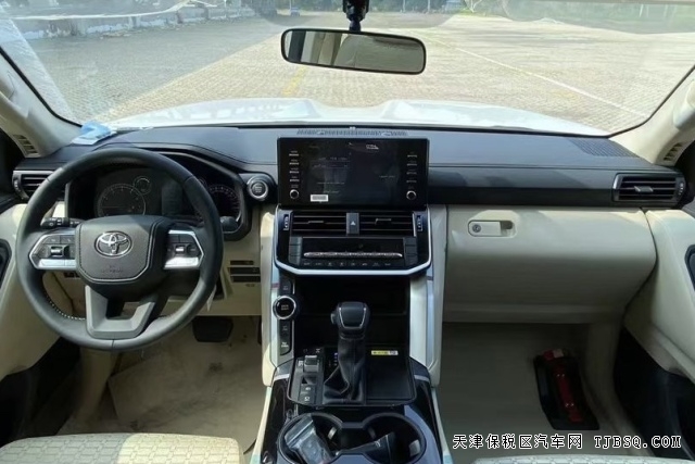 又降价了中东版丰田LC300酷路泽4.0港口库存积压严重甩卖中