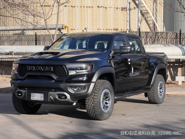 国外已经停产的V8道奇公羊霸王龙6.2L机械增压性能怪兽港口现车