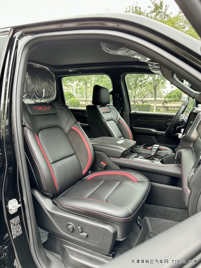 国外已经停产的V8道奇公羊霸王龙6.2L机械增压性能怪兽港口现车