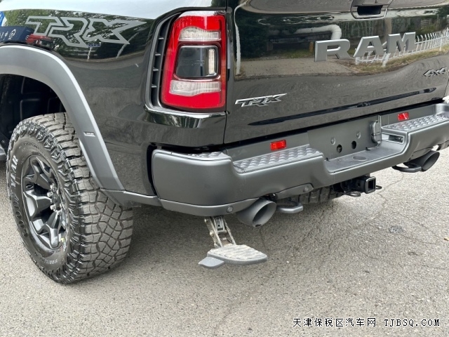 国外已经停产的V8道奇公羊霸王龙6.2L机械增压性能怪兽港口现车