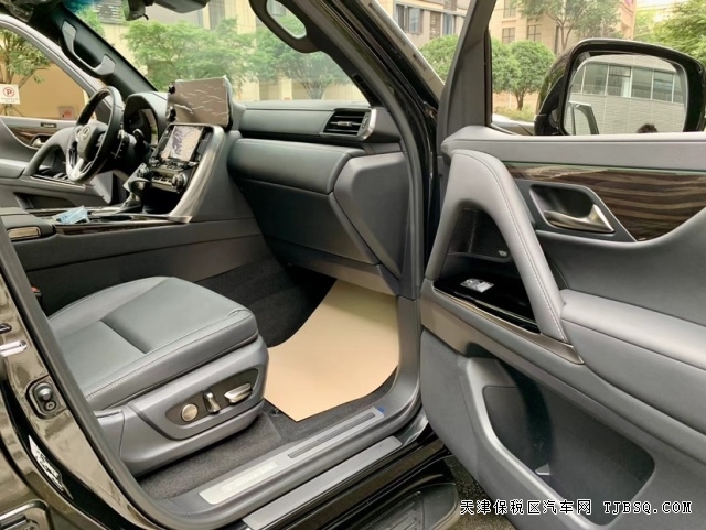 日系最顶级的柴油雷克萨斯LX500d双涡轮增压港口最新行情