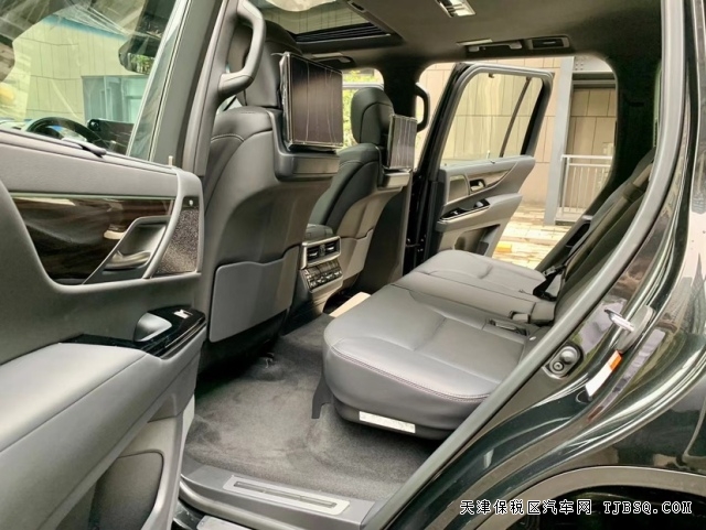 日系最顶级的柴油雷克萨斯LX500d双涡轮增压港口最新行情