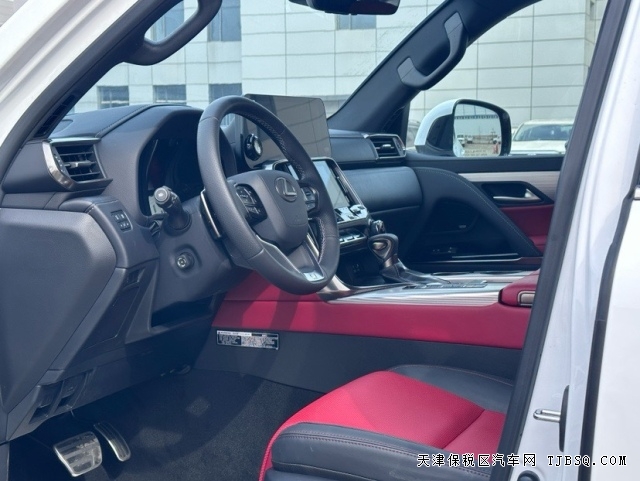美规2024款雷克萨斯LX600超级运动版港口售价150万能买到哪些配置