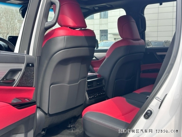 美规2024款雷克萨斯LX600超级运动版港口售价150万能买到哪些配置