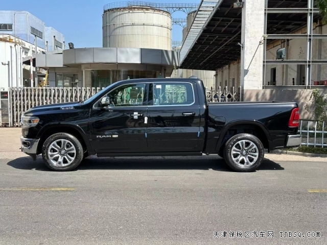 豪华皮卡23款道奇公羊长角号5.7L大V8价格暴跌港口现车