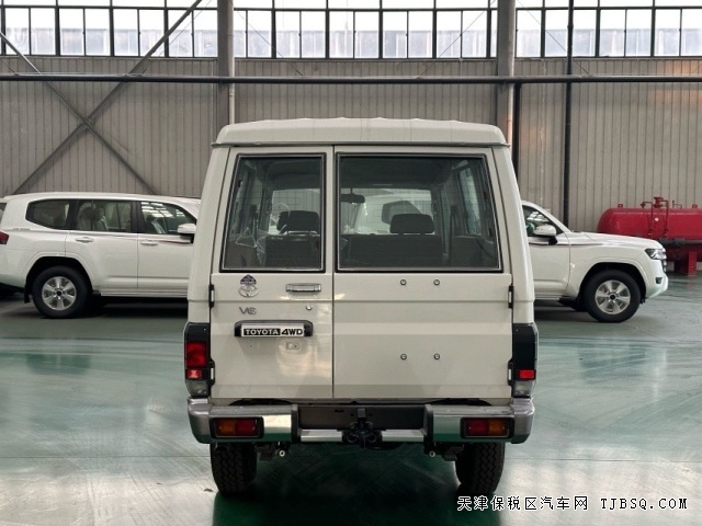中东版丰田酷路泽LC78运兵版一款专注于硬派越野长途穿越的神车