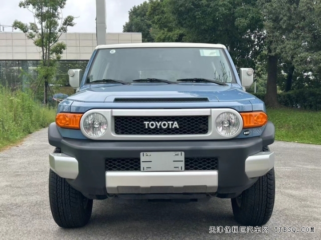 平行进口中东版丰田FJ酷路泽4.0复古造型沙漠小王子港口现车
