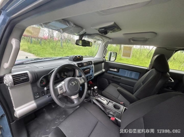 平行进口中东版丰田FJ酷路泽4.0复古造型沙漠小王子港口现车