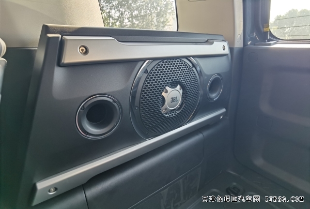 平行进口中东版丰田FJ酷路泽4.0复古造型沙漠小王子港口现车
