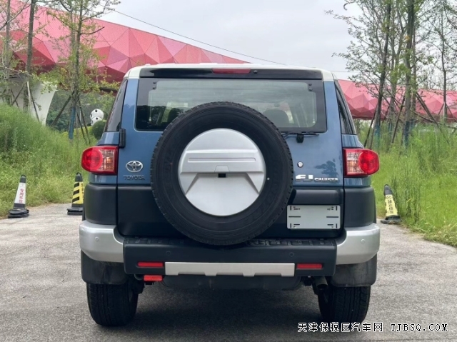 平行进口中东版丰田FJ酷路泽4.0复古造型沙漠小王子港口现车