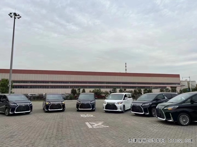 国六B23款雷克萨斯LM350豪华商务车搭载3.5L发动机港口绝版车型