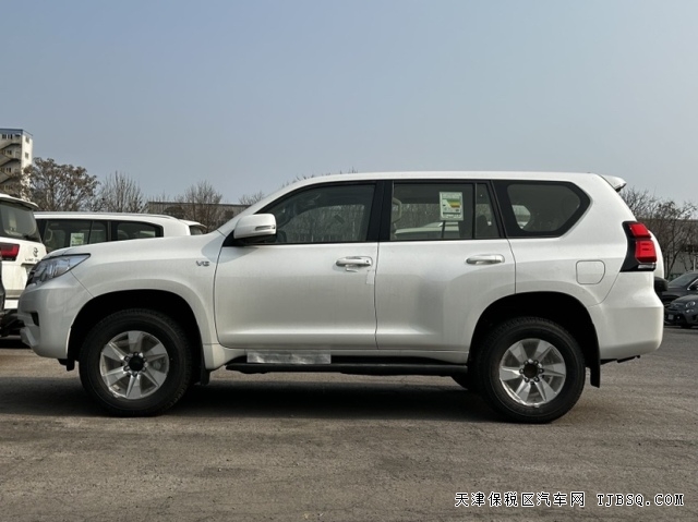 中东版丰田霸道4000TXL天窗后挂大油箱港口最新行情可分期