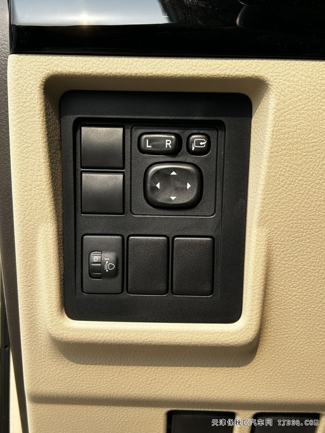 中东版丰田霸道4000TXL天窗后挂大油箱港口最新行情可分期