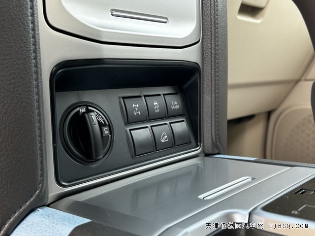 中东版丰田霸道4000TXL天窗后挂大油箱港口最新行情可分期