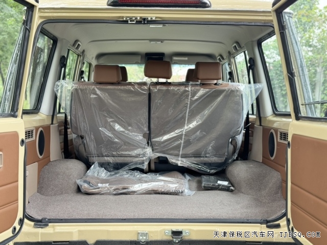 工具属性中东版24款柴油2.8T自动挡酷路泽LC76硬派越野车