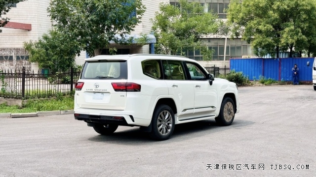 23款中东版丰田酷路泽LC300 VX三把锁高配都选装哪些配置