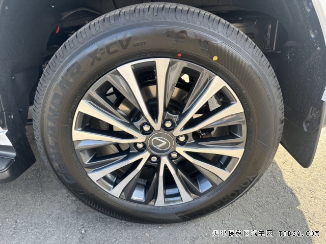 24款雷克萨斯LX600五座3.5T标准版港口现车落地价140多万