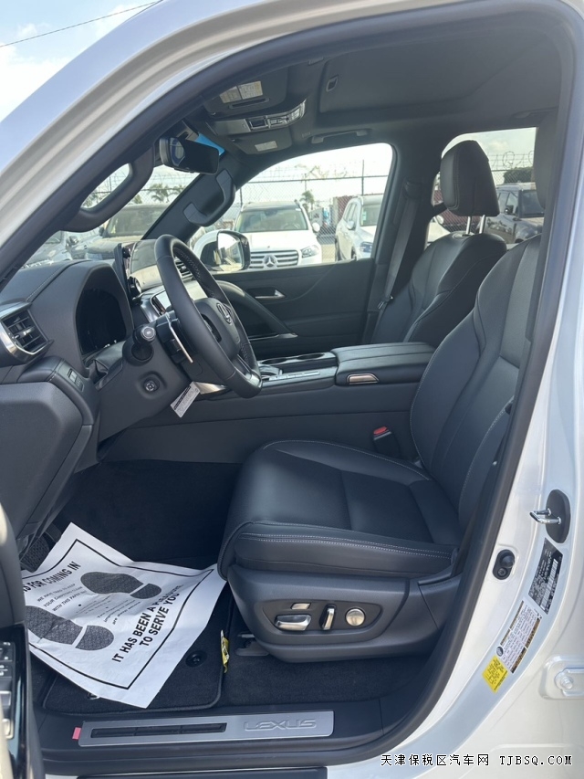 24款雷克萨斯LX600五座3.5T标准版港口现车落地价140多万
