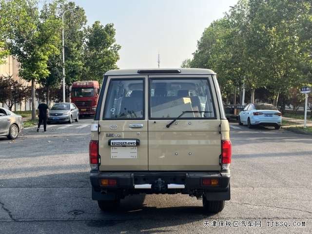 24款酷路泽LC76自动挡汽油4.0L自定车源港口售价88万起