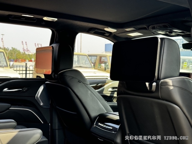 集安全舒适性于一体的24款凯迪拉克凯雷德6.2L豪华SUV港口现车