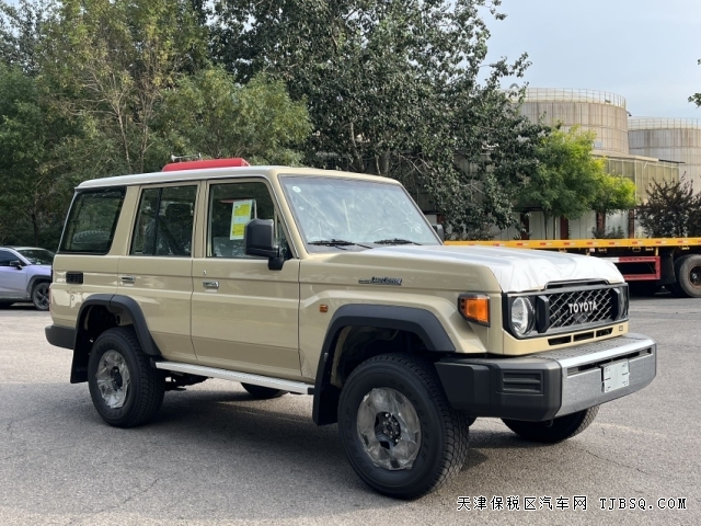 中东版24酷路泽LC76汽油自动挡4.0L丰田专业工具车