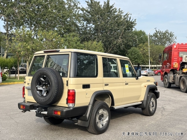 中东版24酷路泽LC76汽油自动挡4.0L丰田专业工具车