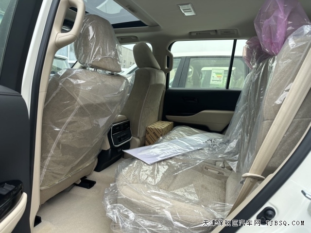 中东版24款酷路泽LC300 4.0L港口售价跌入谷底现车售全国