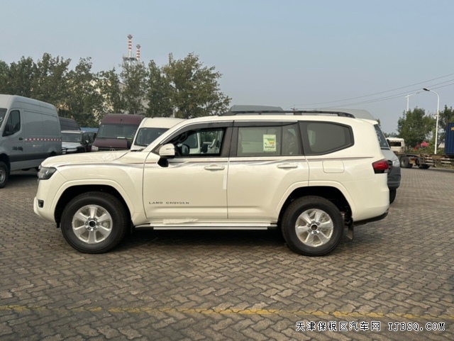 24款中东版酷路泽LC300 4.0L两把锁GXR港口行情暴跌