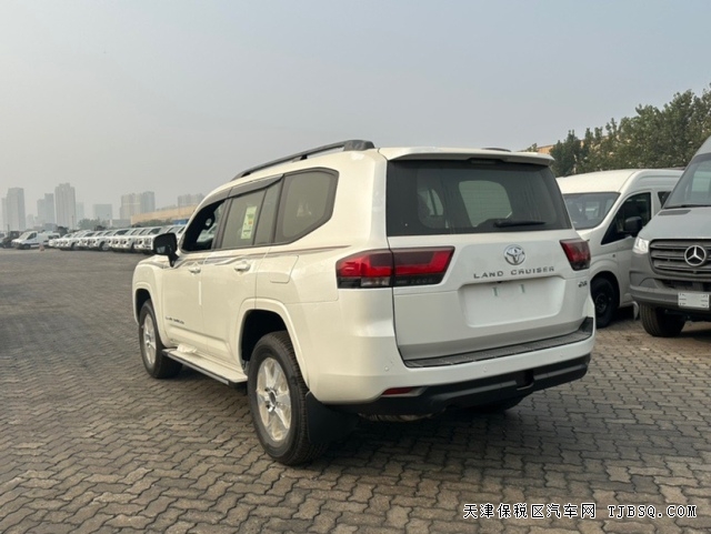 24款中东版酷路泽LC300 4.0L两把锁GXR港口行情暴跌